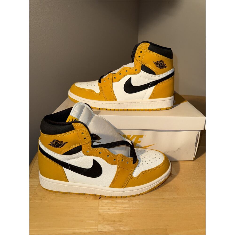 air jordan 1 retro og high yellow ochre Size 6 Box Damaged
